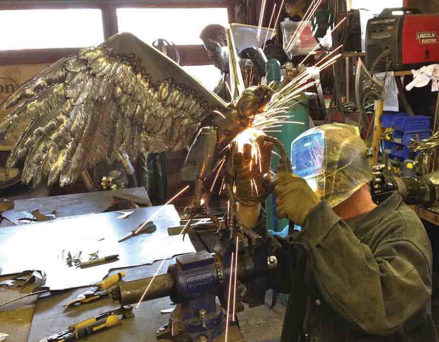 全球钣金新闻-金属制造狂：焊工制作动物的金属钣金-开云官方版网站登录入口-开云(中国)